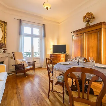 L'authentique, En Plein Centre Ville Apartment *
